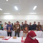 PESERTA FGD: Kepala Dinas Kominfosantik Kalteng,Agus Siswadi bersama peserta FGD, di Aula Kantor Bappedalitbang Kalteng, Kamis (16/3/2023). (ist)