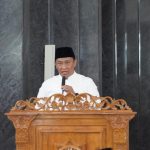 SAMBUTAN : Wagub Kalteng, Edy Pratowo ketika memberikan sambutan, di Masjid Agung Kecubung, Jumat (17/3/2023). (foto:ist)