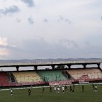 SENGIT : Pertandingan Tim Pra Pon Kalteng saat berhadapan dengan Pra PON Kaltim cabang olahraga putri Zona Kalimantan sengit, di Stadion Tuah Pahoe, Jumat (27/10/2023). (foto: Ardi)