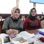 Anggota DPRD Provinsi Kalteng, Sri Neni Trianawati (kiri) (Foto : Nopri)