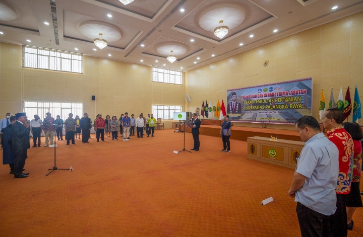 Suasana pelantikan di Balroom Gedung PPIIG, Universitas Palangka Raya (FOTO : PRI)