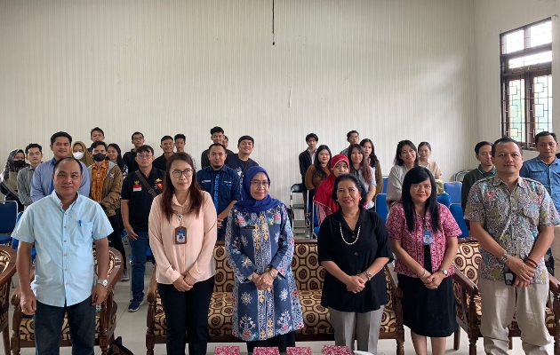 Foto bersama setelah kegiatan sosialisasi aktivasi identitas kependudukan digital di kampus FISIP Universitas Palangka Raya (Foto : Humas Universitas Palangka Raya)