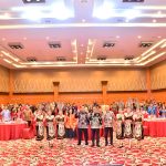 KONGRED : Kepala Bappedalitbang,Leonard S Ampung foto bersama peserta rapat Konreg PDRB Prov. Kalteng Tahun 2023,di Palace Ballroom Aquarius Boutique Hotel Sampit, Kotawaringin Timur, Kamis (9/11/2023). (foto:mmc)