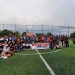 KEBERSAMAAN : Asisten Adum Setda Kalteng,Sri Suwanto bersama sejumlah awak media yang mengikuti Porwada, di lapangan mini soccer Jalan Cempaka, Jumat (3/11/2023). (foto:PWI)