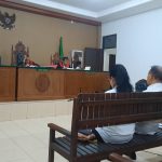 TUNTUTAN : Mantan Bupati Kapuas, Ben Brahim S Bahat dan Istri, Ary Eghani saat menjalani persidangan dengan agenda tuntutan, di Pengadilan Tipikor Palangka Raya, Selasa (21/11/2023). (foto: Ardi)