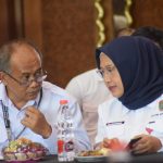 NARASUMBER : Kepala Dinas Tanaman Pangan, Hortikultura dan Peternakan Provinsi Kalimantan Tengah Sunarti hadir sebagai narasumber pada High Level Meeting (HLM) yang digelar oleh Tim Pengendali Inflasi Daerah (TPID) Provinsi Kalteng bersama Bank Indonesia, di Aula Betang Hapakat lantai IV Kantor Perwakilan BI Kalteng, Jumat (8/12/2023). (foto:mmc)