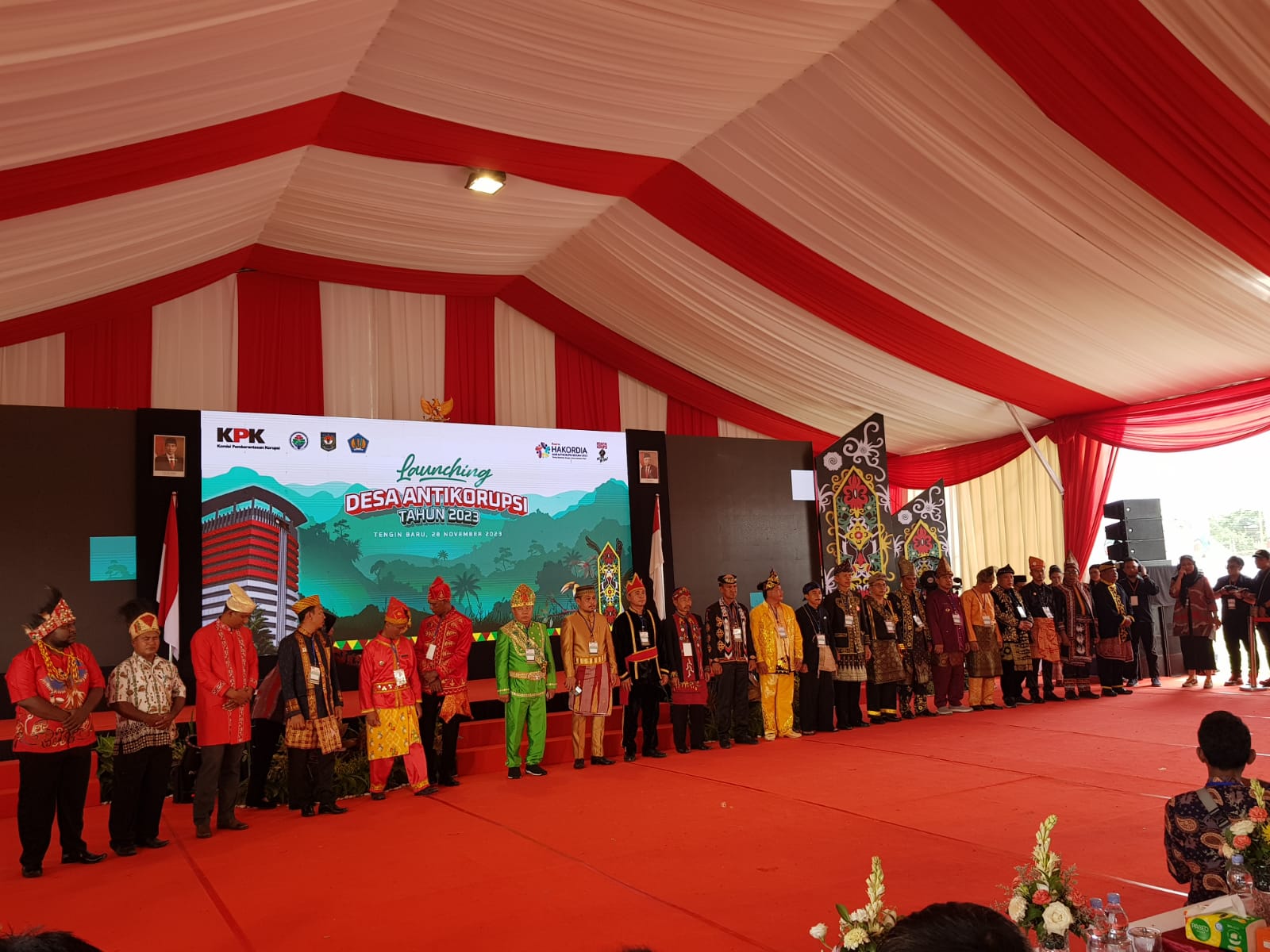 HADIRI : Inspektur Daerah Prov. Kalteng Saring menghadiri Launching Desa Percontohan Antikorupsi Tahun 2023, di Desa Tengin Baru, Kec. Sepaku, Kab. Penajam Paser Utara, Provinsi Kalimantan Timur, Selasa (28/11/2023). (FOTO:MMC)