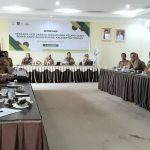 WORKSHOP : Pemerintah Provinsi Kalimantan Tengah melalui Dinas Perkebunan (Disbun) Kalteng berkerja sama dengan EFI dan Yayasan Javlec menyelenggarakan Workshop Rencana Aksi Daerah Perkebunan Kelapa Sawit Berkelanjutan (RAD PKSB) Provinsi Kalimantan Tengah Tahun 2024 secara hybrid, di Aula Dinas Perkebunan Kalteng, Selasa (9/1/2024). (foto:mmc)