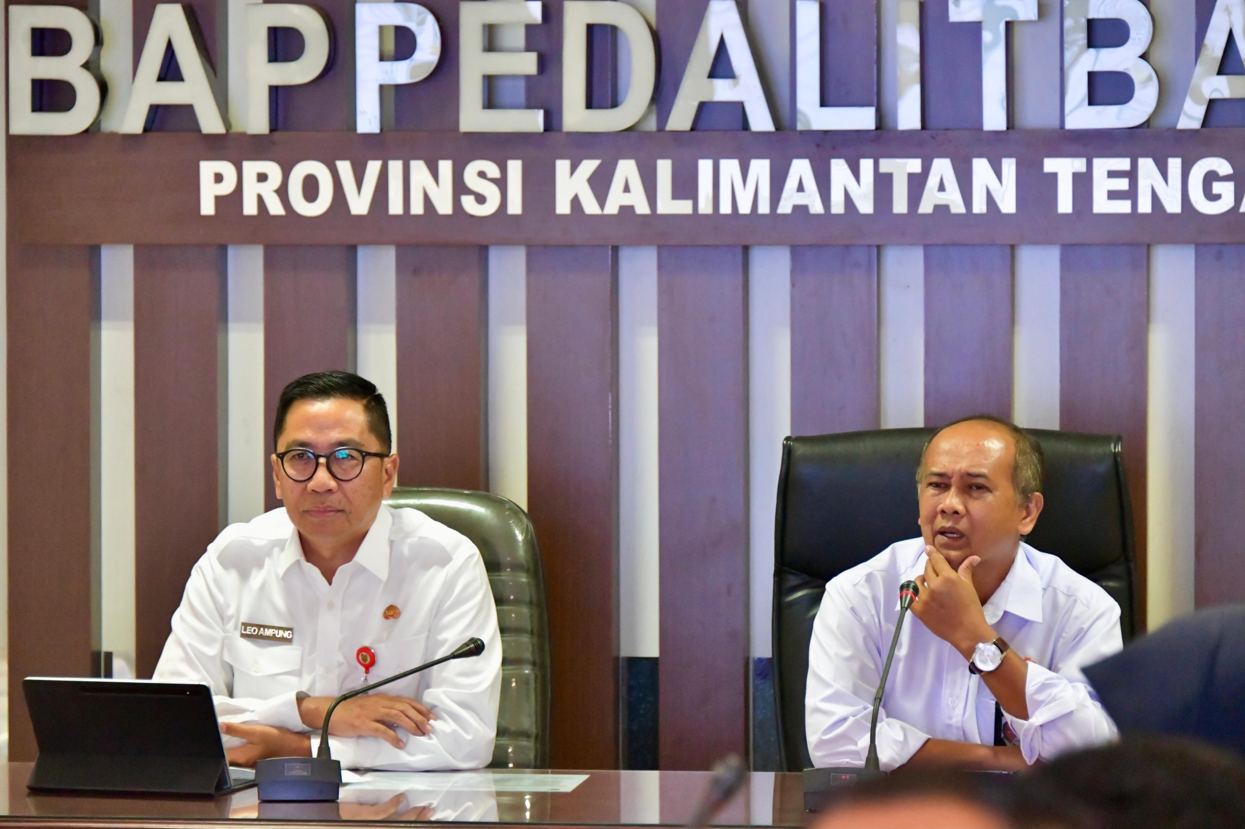 RAPAT : Bapedalitbang Kalteng Bersama BPS dan UGM Bahas RPJN dan RPJD 2025-2045. (foto:mmc)