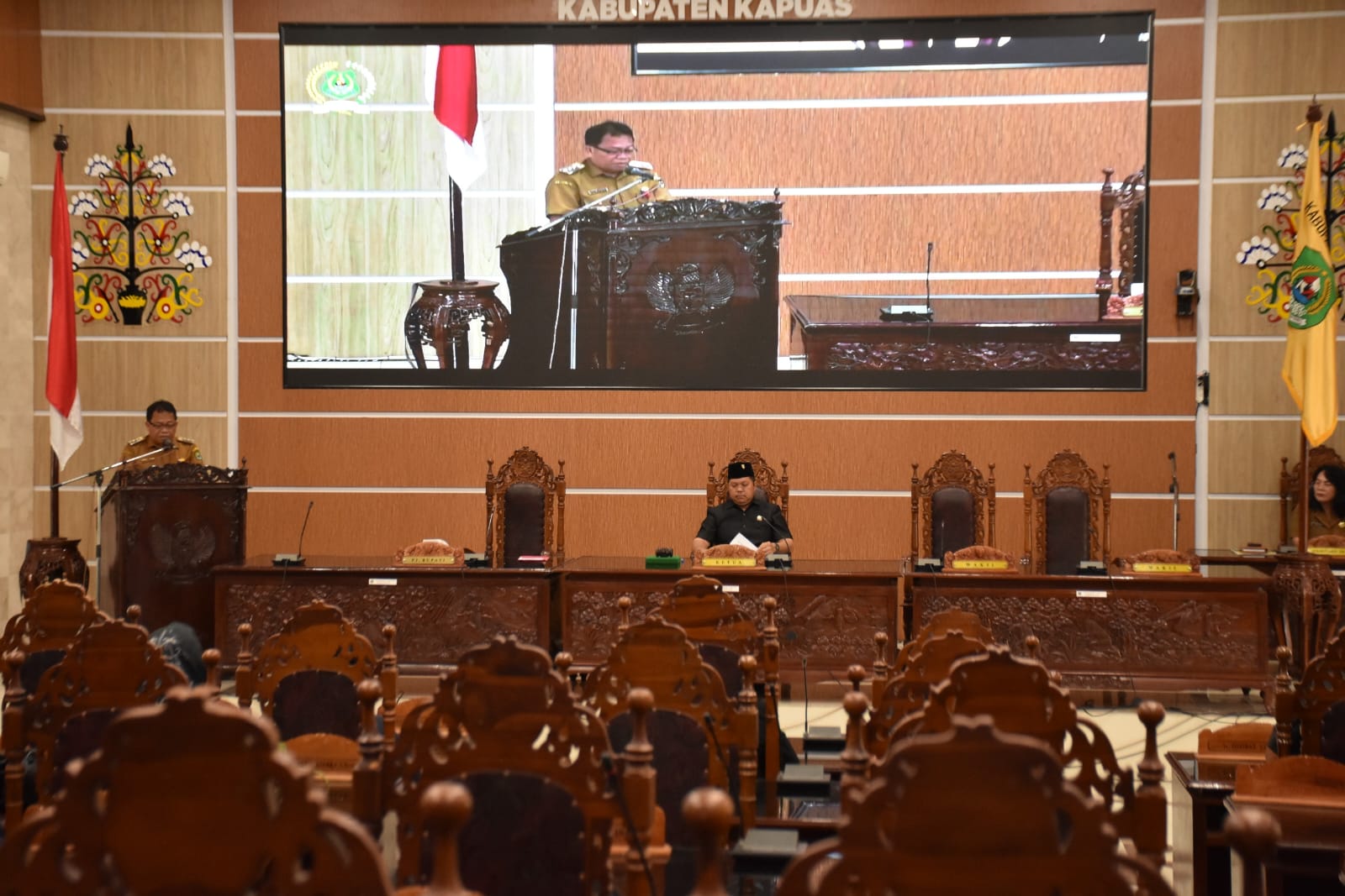 Suasana saat Rapat Paripurna ke-1 Masa Persidangan II di DPRD Kapuas (Foto : Is)