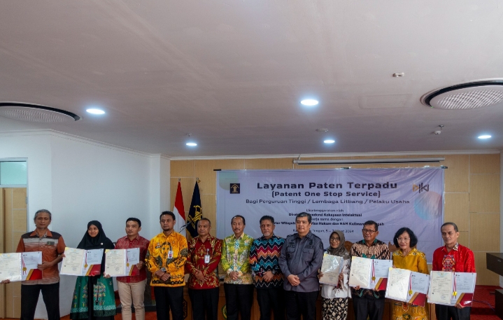 Foto bersama setelah kegiatan layanan paten terpadu khusus bagi perguruan tinggi di Gedung Pertemuan PPIG Universitas Palangka Raya (Foto : Humas Universitas Palangka Raya)