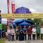 Foto bersama setelah pembukaan Pasar Ramadhan Mesjid Kampus Shalahuddin Universitas Palangka Raya (Foto Humas Universitas Palangka Raya)