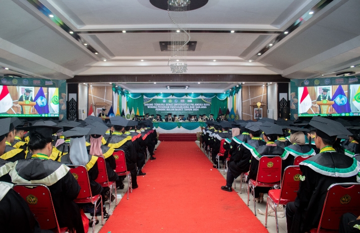 Suasana acara wisuda mahasiswa di Aula Palangka, Universitas Palangka Raya (Foto : Nopri)