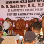 TINJAU FOOD ESTATE : Pemerintah Kabupaten Pulang Pisau menerima kunjungan kerja Anggota Dewan Pertimbangan Presiden (Wantimpres), DR. H. soekarwo, S.H., M.HUM ke Kecamatan Pandih Batu, Kabupaten Pulang Pisau, Selasa (7/5/2024). (foto:juandi)