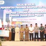 HALAL BI HALAL : Penjabat (Pj) Bupati Pulang Pisau (Pulpis) Hj Nunu Andriani menghadiri Halal bi Halal yang diselenggarakan Pemerintah Provinsi (Pemprov) Kalimantan Tengah (Kalteng) sekaligus menggelar Ekspose Capaian Pembangunan Periode Tahun 2016 - 2024, di Aula Jayang Tingang Lt. II Kantor Gubernur Kalteng, Kamis (2/5/2024). (foto:pemkab pulpis)