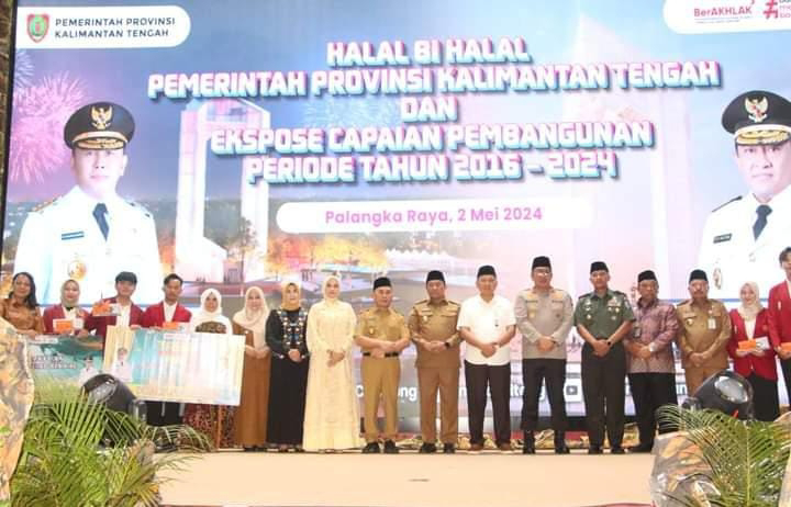 HALAL BI HALAL : Penjabat (Pj) Bupati Pulang Pisau (Pulpis) Hj Nunu Andriani menghadiri Halal bi Halal yang diselenggarakan Pemerintah Provinsi (Pemprov) Kalimantan Tengah (Kalteng) sekaligus menggelar Ekspose Capaian Pembangunan Periode Tahun 2016 - 2024, di Aula Jayang Tingang Lt. II Kantor Gubernur Kalteng, Kamis (2/5/2024). (foto:pemkab pulpis)