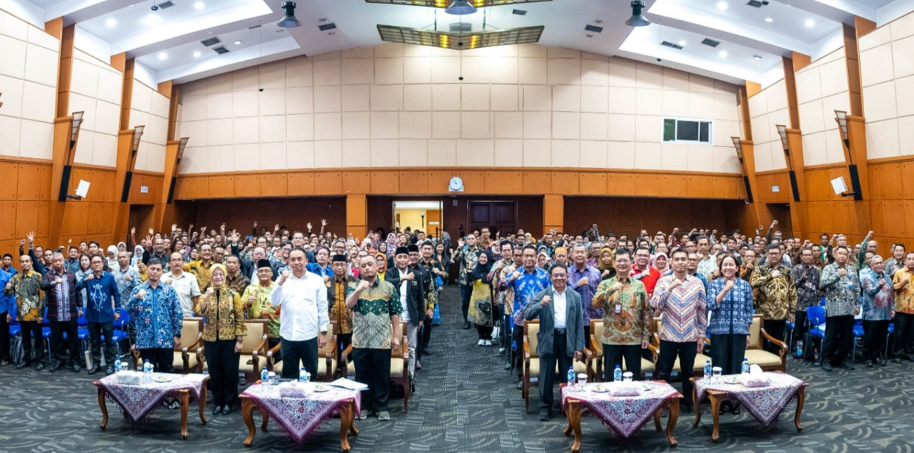 Foto bersama saat acara penandatanganan kerjasama PPM Angkatan 4 Tahun 2024 di Ruang Graha Utama, Gedung Kemendikbudristek Jakarta Pusat (Foto : Ist)