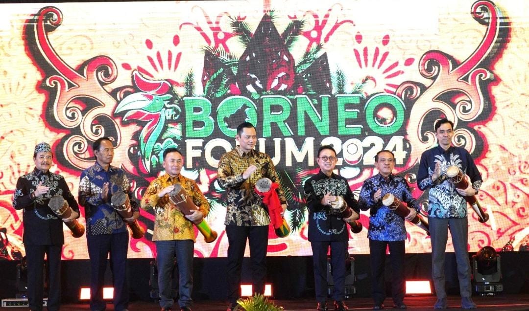 HADIRI : Gubernur Kalimantan Tengah (Kalteng), Sugianto Sabran mengapresiasi agenda tahunan Borneo Forum yang diadakan oleh GAPKI Regional Kalimantan,di Swiss Bell Hotel, Jumat (28/6/2024). (foto:mmc)