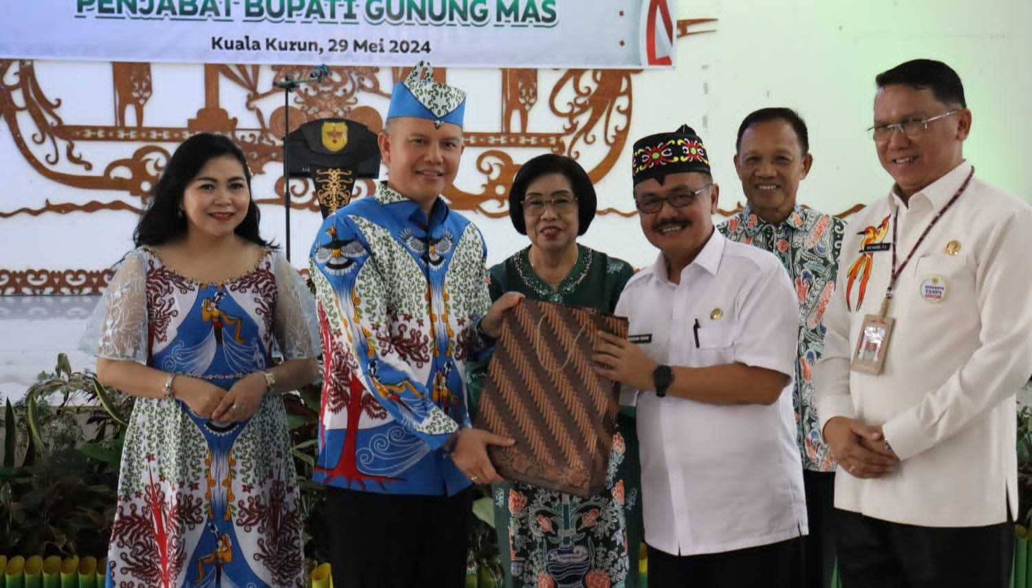 Bupati Gumas Periode 2019-2024 Sertijab Dengan Pj Bupati Gumas - Ini ...