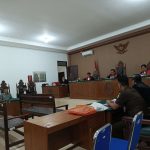 AJUKAN PK : Mantan Kadis Pertanian Barut didampingi PHnya Rusdi Agus Susanto saat mengajukan PK ke Pengadilan Tipikor Palangka Raya, Kamis (18/7/2024). (foto:ardi)