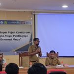 Sosialisasi kepada generasi muda tentang pentingnya membayar pajak kendaraan bermotor di Gedung PPIIG, Universitas Palangka Raya (Foto : Nopri)