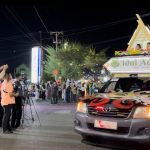 GEMA TAKBIR : Mobil hias Dinas PUPR Kapuas saat ikuti Pawai Gebyar Gema Takbir Idul Adha 1445 Hijriah, Minggu (16/6/2024) malam. (foto:Sri)