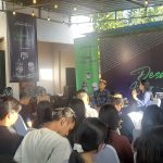 Bakal calon Gubernur Kalteng, Willy Midel Yoseph saat dialog bersama mahasiswa di Loyal Coffee, Kota Palangka Raya (Foto : Nopri)