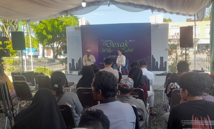 Calon Wakil Gubernur Kalteng, Habib Said Ismail Bin Yahya saat dialog bersama masyarakat dalam acara bertajuk Ku-Desak Willy-Habib Vol III di Night Waltz Coffee, Kota Palangka Raya (Foto : Nopri)