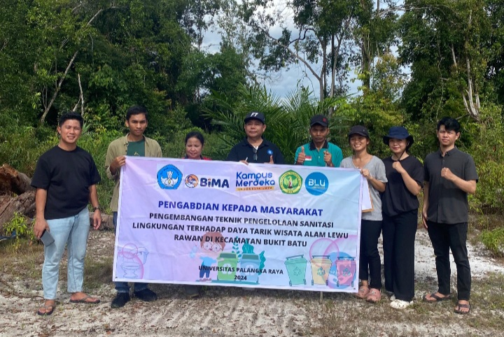 TIM PKM UPR saat melaksanakan kegiatan di wisata alam Lewu Rawan (Foto : Ist)