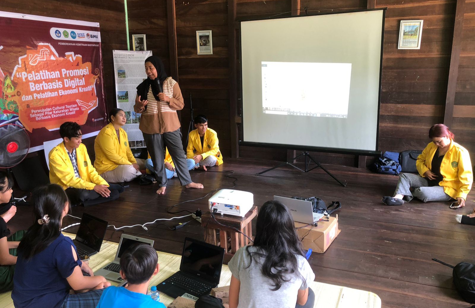 Kegiatan memperkenalkan program promosi wisata berbasis digital kepada masyarakat di Kelurahan Sei Gohong (Foto : Ist)