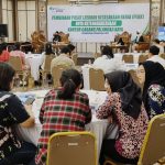 PEMBINAAN : BPJS Ketenagakerjaan (BPJAMSOSTEK) Palangka Raya melaksanakan Pembinaan program Pusat Layanan Kecelakaan Kerja (PLKK), di Loca Hotel Jalan RTA Milono KM 3,5 Palangka Raya. (FOTO:Bpjamsostek)