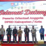 ORIENTASI : Gubernur Kalteng, Sugianto Sabran membuka secara resmi Orientasi Anggota DPRD Kabupaten/Kota se-Kalimantan Tengah Tahun 2024, yang difasilitasi oleh Badan Pengembangan Sumber Daya Manusia (BPSDM) Kalteng, di Aula Jayang Tingang (AJT) Lantai II Kantor Gubernur Kalteng, Selasa (17/9/2024). (foto:ardi)