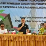 RAKOR : Gubernur Kalimantan Tengah (Kalteng), Sugianto Sabran membuka secara resmi Rapat Koordinasi Pemilihan Umum dan Ikrar Netralitas Lurah dan Kepala Desa pada Pemilihan Serentak Tahun 2024, bertempat di GPU Damang Batu Kuala Kurun, Kabupaten Gunung Mas, Sabtu (21/9/2024). (foto:mmc)