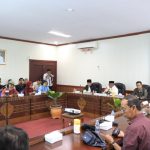 PENYAMPAIAN : Plt. Sekretaris Daerah Provinsi Kalimantan Tengah (Kalteng) H. M. Katma F. Dirun sampaikan rilis terkait Penyelenggaraan MTQ VII KORPRI Tingkat Nasional Tahun 2024 di Kota Palangka Raya, bertempat di Ruang Bajakah  Kantor Gubernur Kalteng, Rabu (30/10/2024). (foto:mmc)