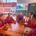 EVALUASI : Kasubsi Kegiatan Kerja Lapas, Ahmad Syafiuddin bersama jajaran melaksanakan rapat evaluasi program kemandirian, di Lapas Sampit, Kamis (3/10/2024). (foto: meldy)