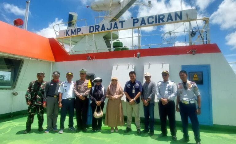 Pj Bupati Pulpis Tinjau Pelabuhan Feri Penyeberangan Bahaur