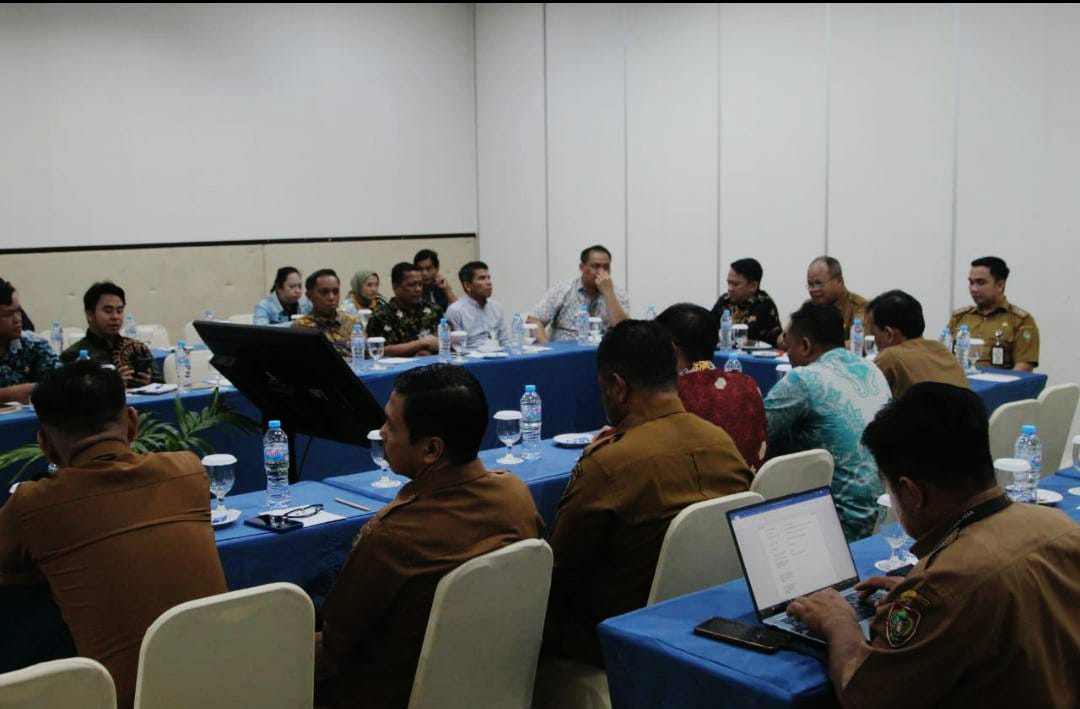 OPTIMALISASI PERLINDUNGAN : BPJS Ketenagakerjaan bersama DPMD Kalteng saat menggelar Focus Group Discussion (FGD) untuk optimalisasi perlindungan pekerja desa, Selasa (22/10/2024). (Foto:Agus)