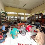 IBADAH : Warga Binaan Pemasyarakatan (WBP) umat Hindu di Lembaga Pemasyarakatan Kelas IIB Sampit kembali melaksanakan ibadah Basarah, agama hindu, di Lapas Sampit, Kamis (17/10/2024). (foto:meldy)