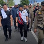 JALAN SEHAT BERKAH : Pemerintah Provinsi Kalimantan Tengah menyelenggarakan Jalan Sehat Berkah bersama Gubernur Kalteng, Sugianto Sabran dan Ketua TP PKK Prov Kalteng Ivo Sugianto Sabran di Bumi Habaring Hurung, yang dipusatkan di Taman Kota Sampit, Minggu (10/11/2024). (foto:mmc)