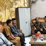 Kasubbag TU dan Kepegawaian Sekretariat DPRD Kapuas, Achmad Norhan saat menerima kunker Komisi I DPRD Barito Kuala (Foto : Ist)