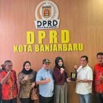 Jajaran Komisi II DPRD Kapuas saat kunker ke DPRD Kota Banjarbaru sharing terkait pelaksanaan Perda APBD 2024 (Foto : Ist)