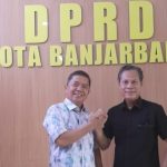 Ketua Komisi IV DPRD Kabupaten Kapuas, Syarkawi H Sibu, bersama anggotanya Abdurahman Amur, melakukan foto bersama usai Kunker ke DPRD Kota Banjarbaru (Foto : Ist)