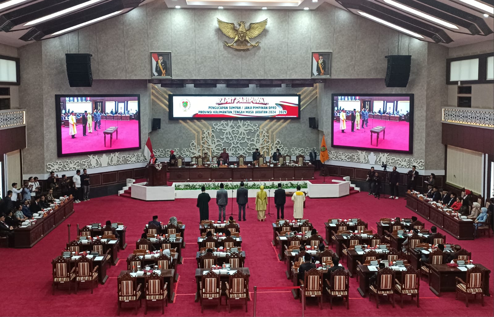 Suasana rapat paripurna masa persidangan I tahun sidang 2024 di Gedung DPRD Kalteng (Foto : Nopri)