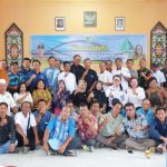 Lurah Langkai, Sri Wanti saat foto bersama di Aula Kantor Kelurahan Langkai (Foto : Ist)