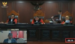 SIDANG GUGATAN : Calon Gubernur Kalteng, Willy Midel Yoseph menghadiri sidang secara zoom terkait gugatan dengan Nomor Perkara 269/PHPU.GUB-XXIII/2025 dan menyampaikan pencabutan gugatan. (foto:ist)