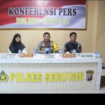 RILIS PEMBUNUHAN : Kapolres Seruyan, AKBP Han’s Itta P didampingi Kasat Reskrim, Iptu Markus LA Panjaitan dan Kanit PPA saat menggelar press rilis kasus pembunuhan gadis 16 tahun di areal perkebunan sawit, Kamis (16/1/2025). (foto:IG Polres Seruyan)